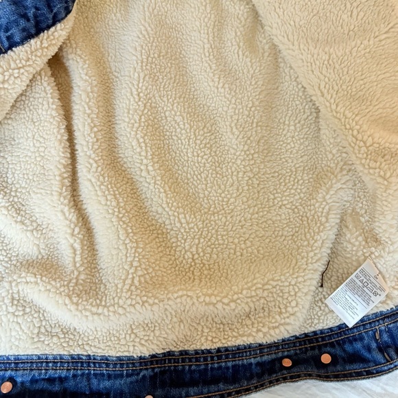 Old Navy Women's Blue Denim Sherpa Trucker Jacket - Picture 10 of 15